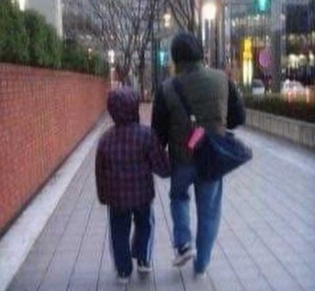 儿子回应袁惟仁去世儿子悼念袁惟仁 袁惟仁儿子晒出小时候与父亲合照，并发文悼念：“