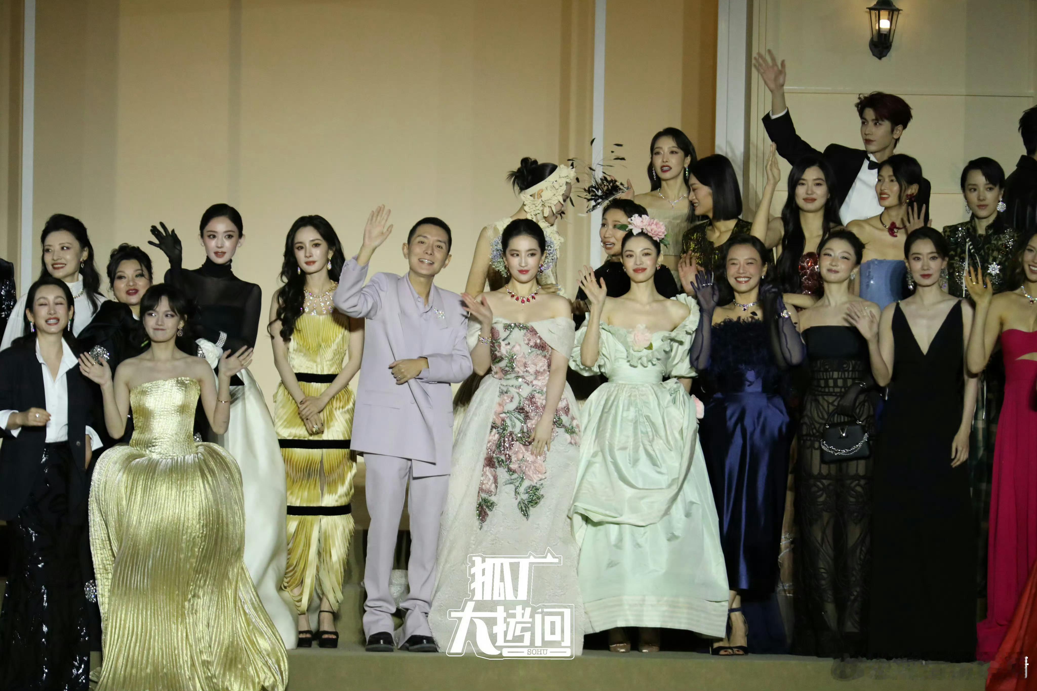 钟楚曦C位闹剧该收场了本人出来道歉不就好了吗？否则怎么收场？ ​​​