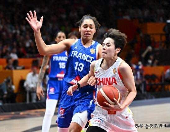 中国女篮29分输给法国队后，外媒点评“一针见血”