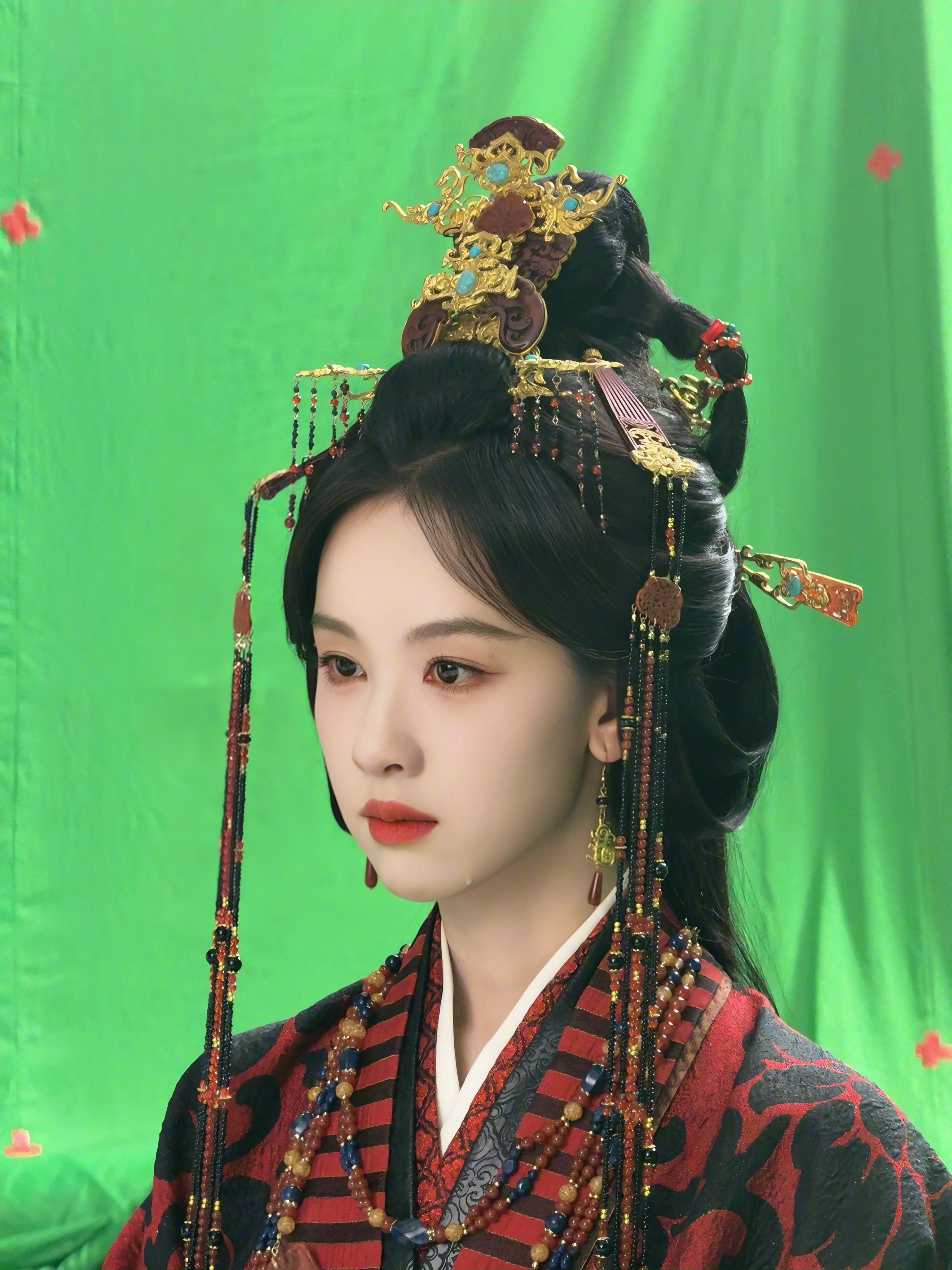 新鲜的楚朝片场记录，陈都灵古装真的太漂亮了… 