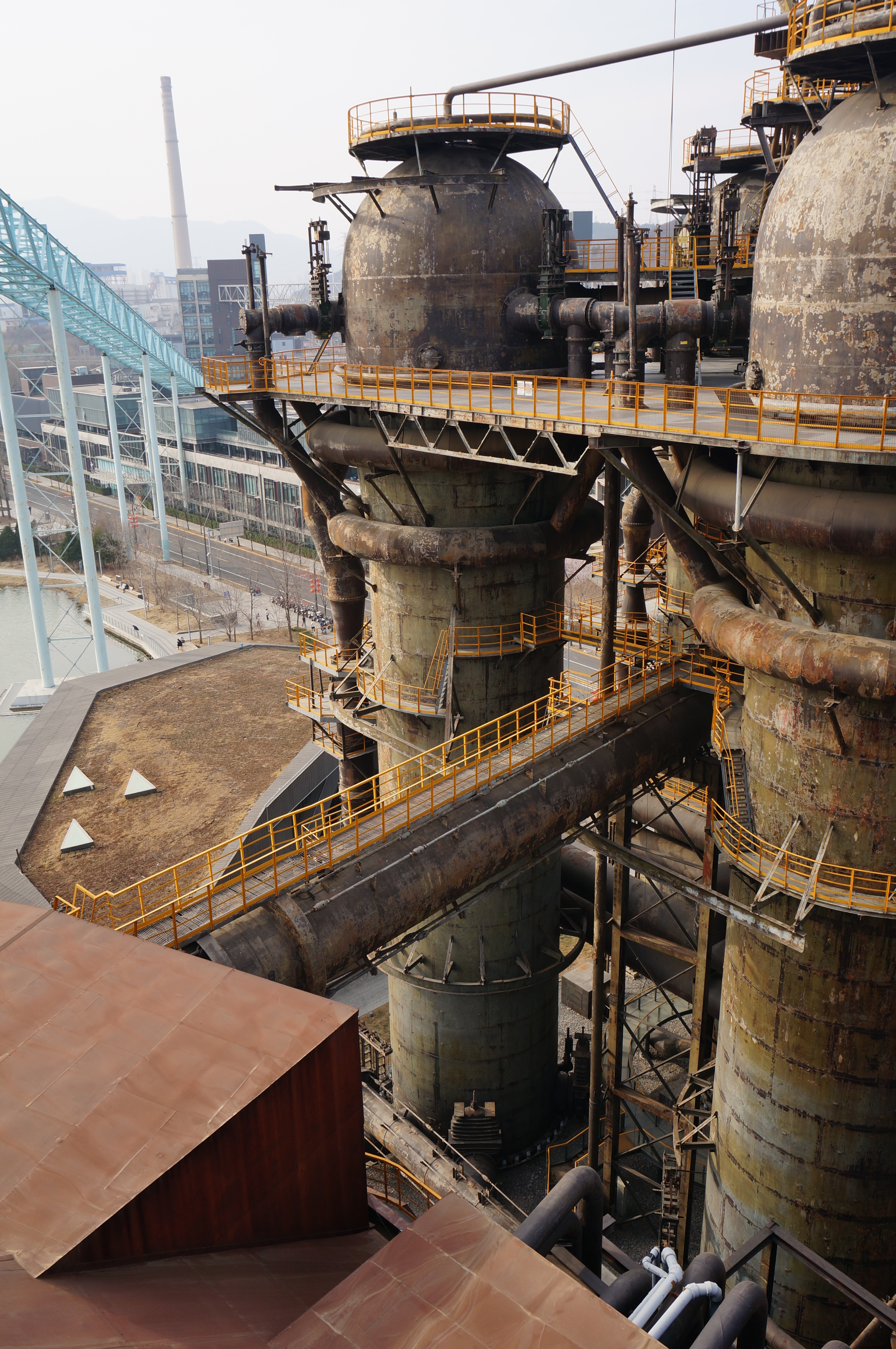 原石景山钢铁厂/首都钢铁公司旧址图1：原厂区单位铭牌（竖式牌匾）图2：中国钢产量