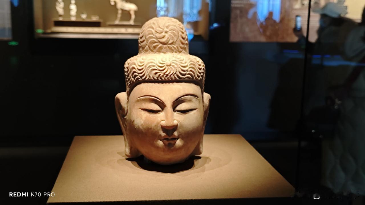 这些东西都堪称镇店之宝，每一件都价值连城。属于只能看不能摸的宝贝，朋友们猜猜，这