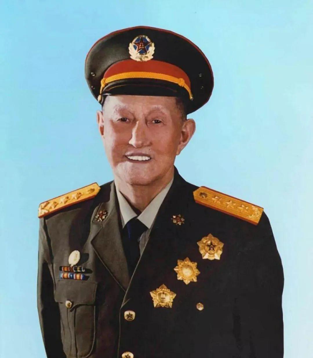 洪学智两获上将军衔，两度任总后勤部部长，关键时刻敢为彭德怀仗义执言
1951年初