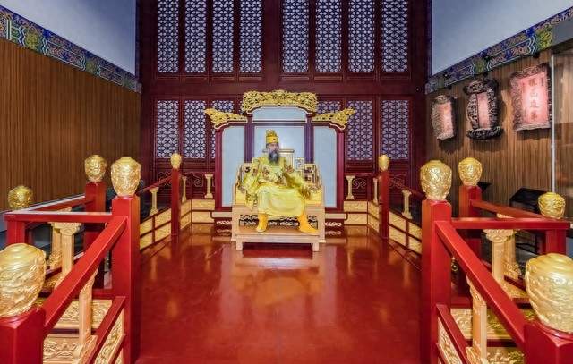 朱元璋：从要饭娃到“狠人皇帝”，一路逆袭开挂的传奇人生！