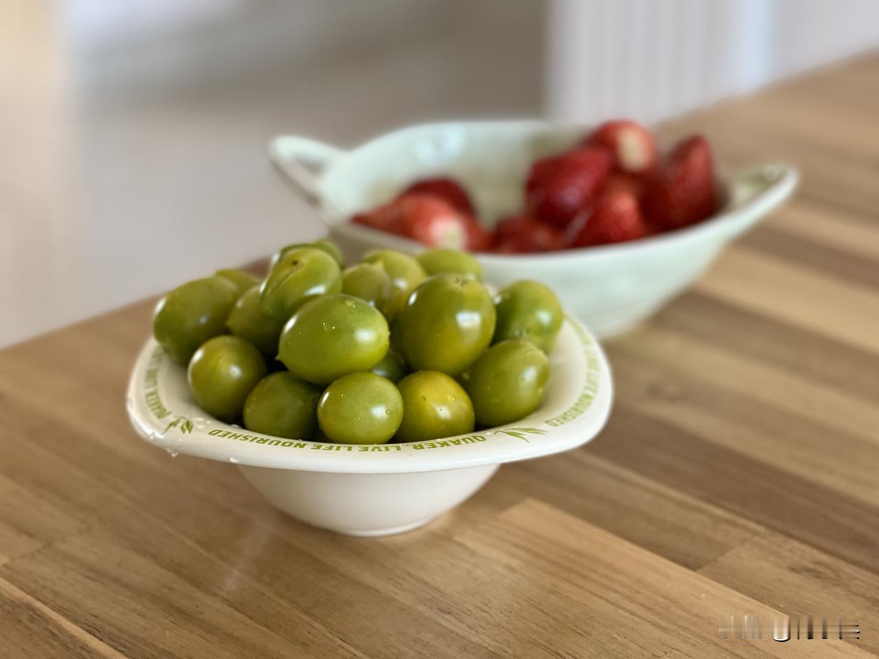 春风浩荡，万物生长。小朋友采的番茄、草莓，鲜爽当饱吃。