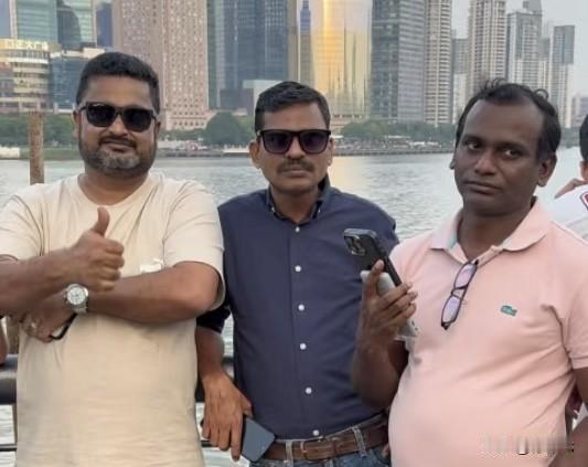 惊😱李白笔下的庐山成印度人“私人澡堂”⁉️
近日，一段印度人在庐山景区搓澡的视