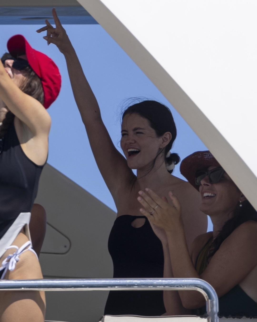 赛琳娜selena gomez 昨日，赛琳娜·戈麦斯(Selena Gomez)