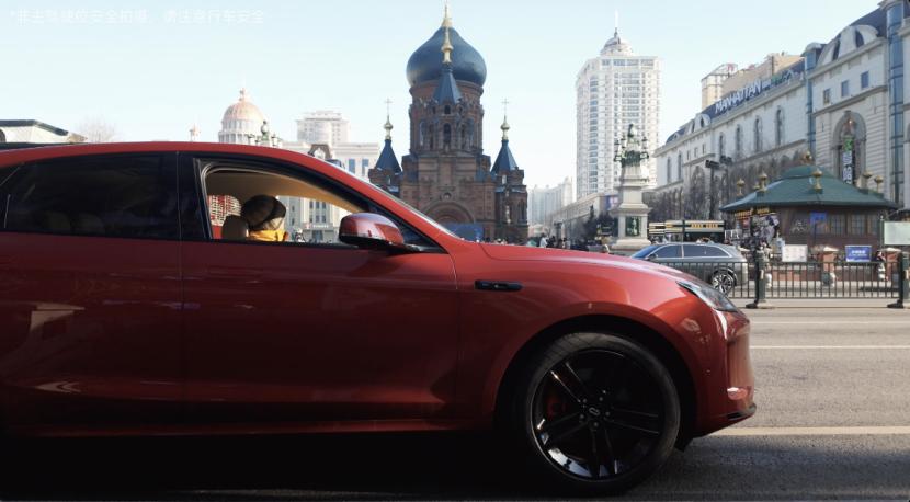 冰雪稳控+雾天增强感知，问界新M5 Ultra重塑冬季出行
秋冬之交，道路交通安