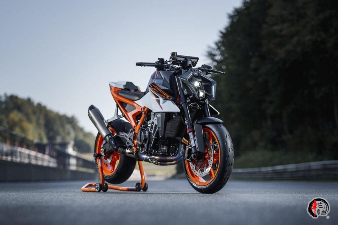 KTM 990 Duke R作为战斗猛禽，以其独特风格和卓越性能备受期待。虽然国