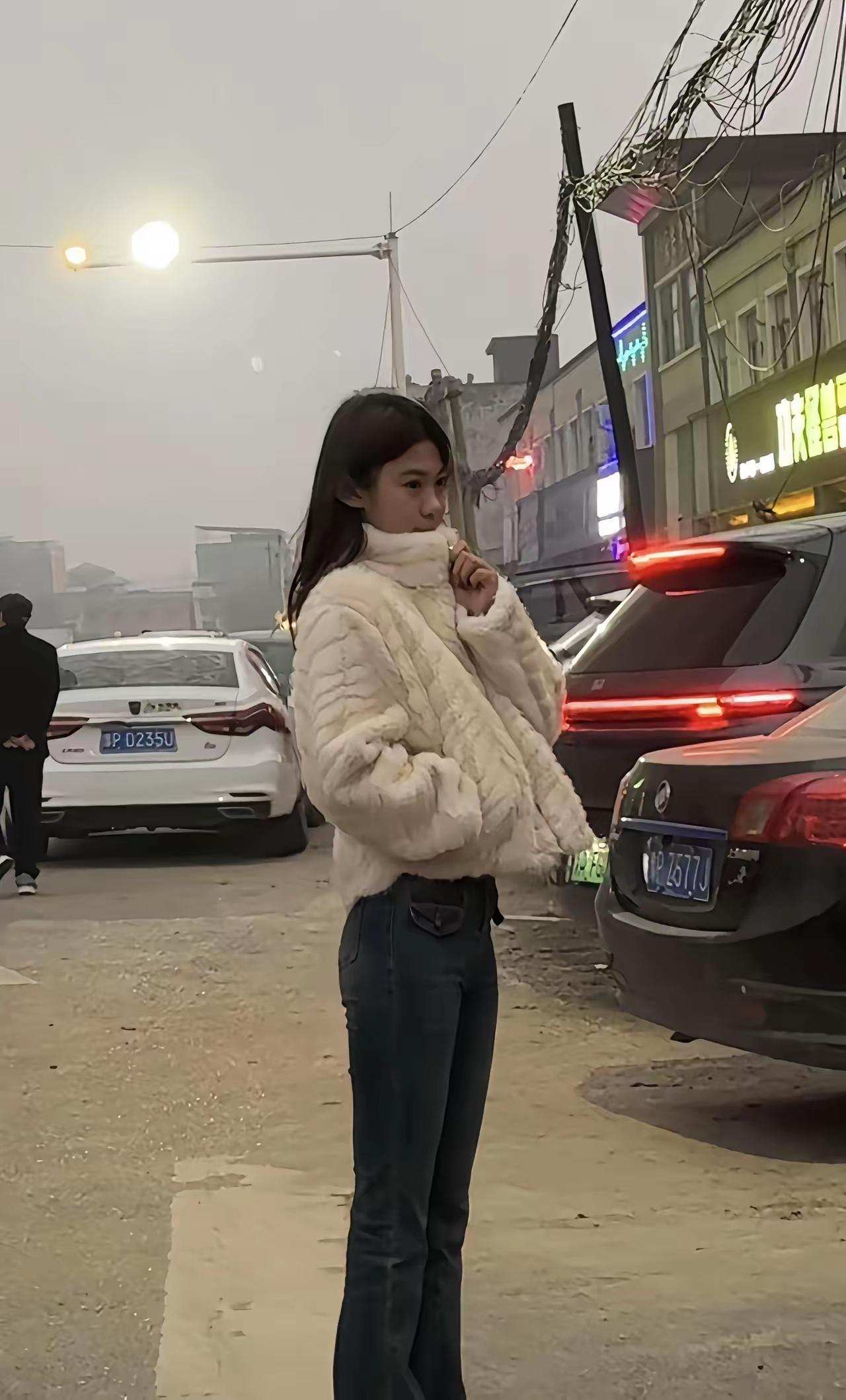 下联：两行思乡泪。