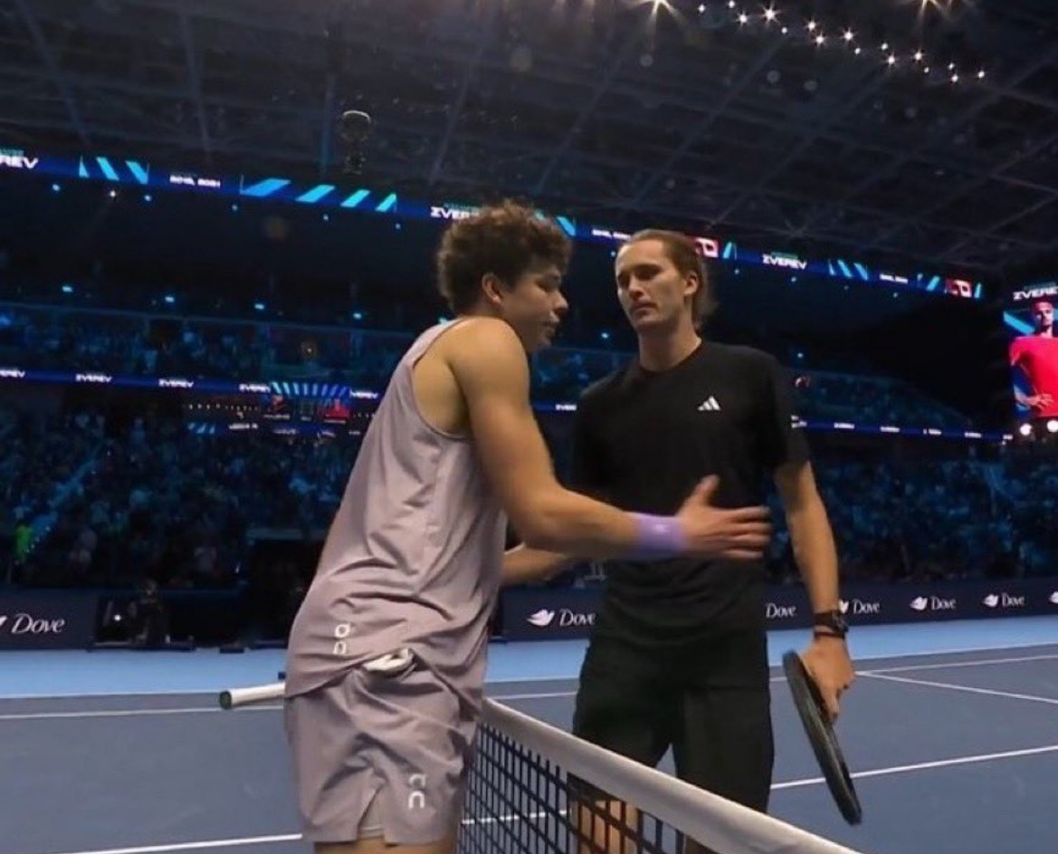 网球talking大会 兹维列夫6-3 7-6（6）击败谢尔顿，赢得开门红。第二