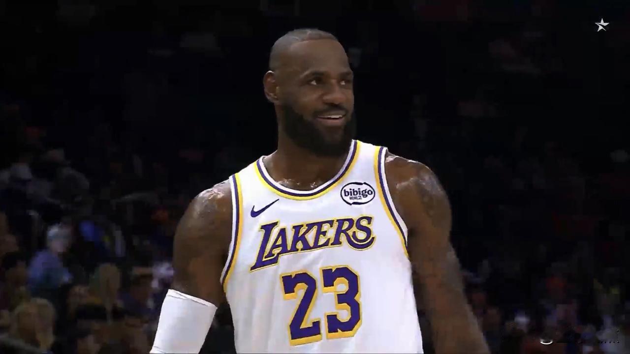 詹姆斯第一节送上5个失误，正负值-1，真的老了吗？！

今天湖人队客场挑战太阳队