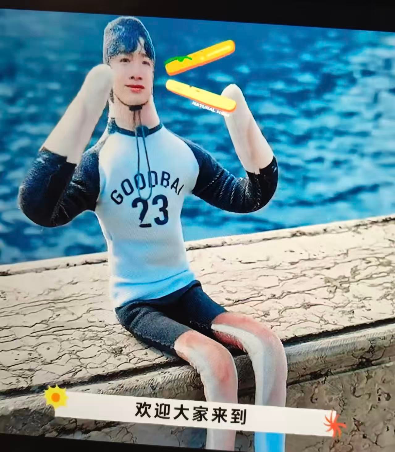 白敬亭跟老鼠干面基了白敬亭和老鼠干同框也太幽默了哈哈哈哈哈 