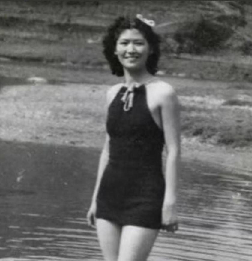 1914年，31岁的阎锡山，娶了14岁的小妾，洞房之夜，阎锡山对小妾说：“你躺下
