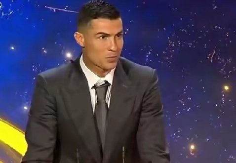 凌晨举行的2025年环足奖颁奖典礼上，C罗力压本泽马，马赫雷斯等球星，毫无悬念的