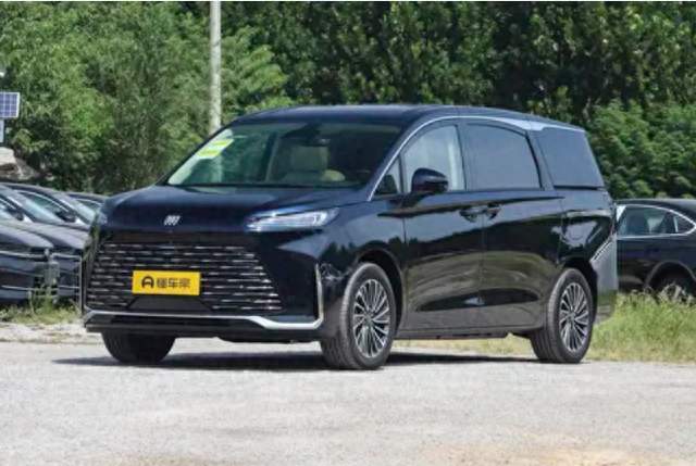 2027款别克GL8 PHEV陆尚评测：家用MPV，综合实力强，适合家庭出行