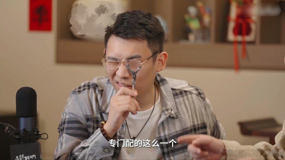 于谦听泉赏宝抽象到一块了于谦听泉对抗路赏宝这俩人搁这儿对上暗号了是吧？一个敢拿，