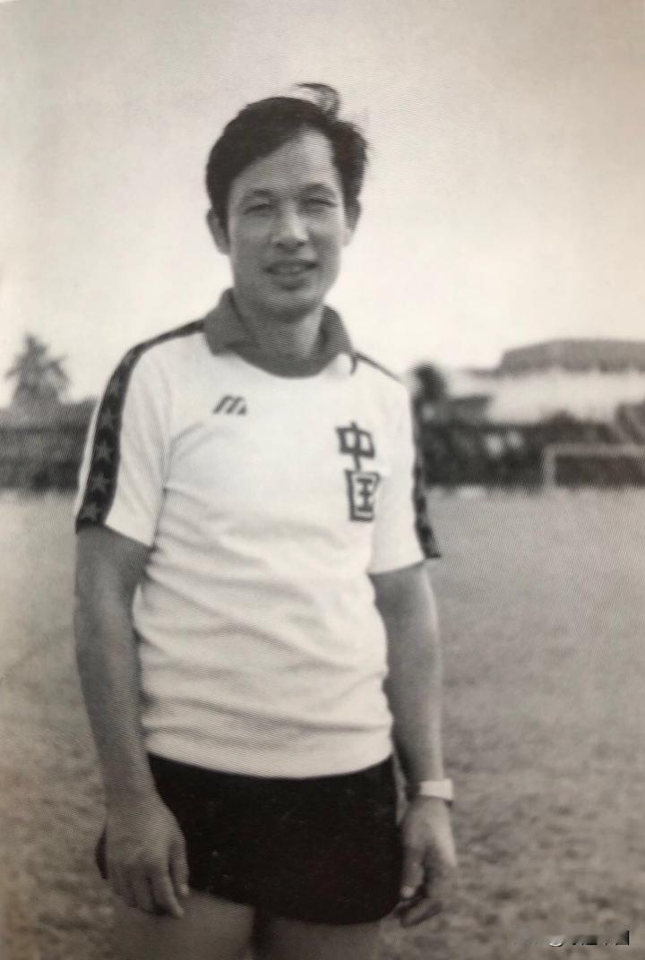 在众多中国球迷心中，苏永舜当年突然远赴海外，始终是一个解不开的谜。1982年世界