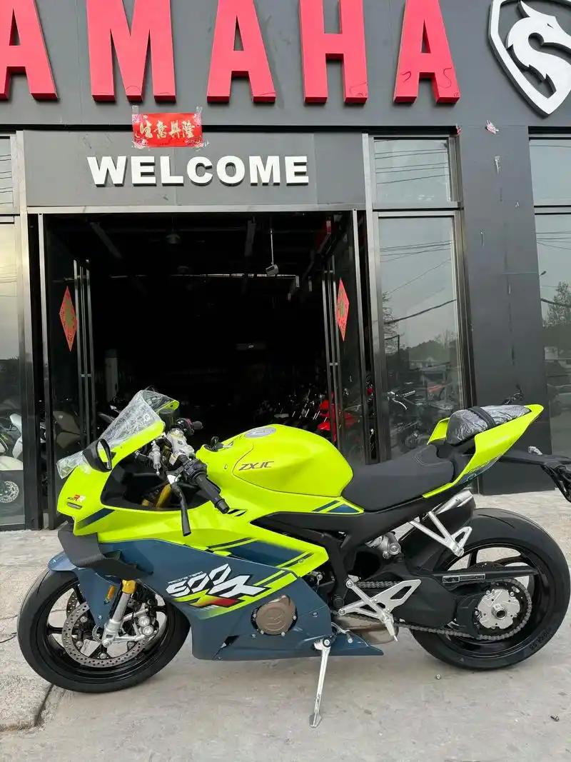 继在WSBK世界超级摩托车锦标赛取得历史性夺冠后，张雪机车创始人张雪通过视频回应