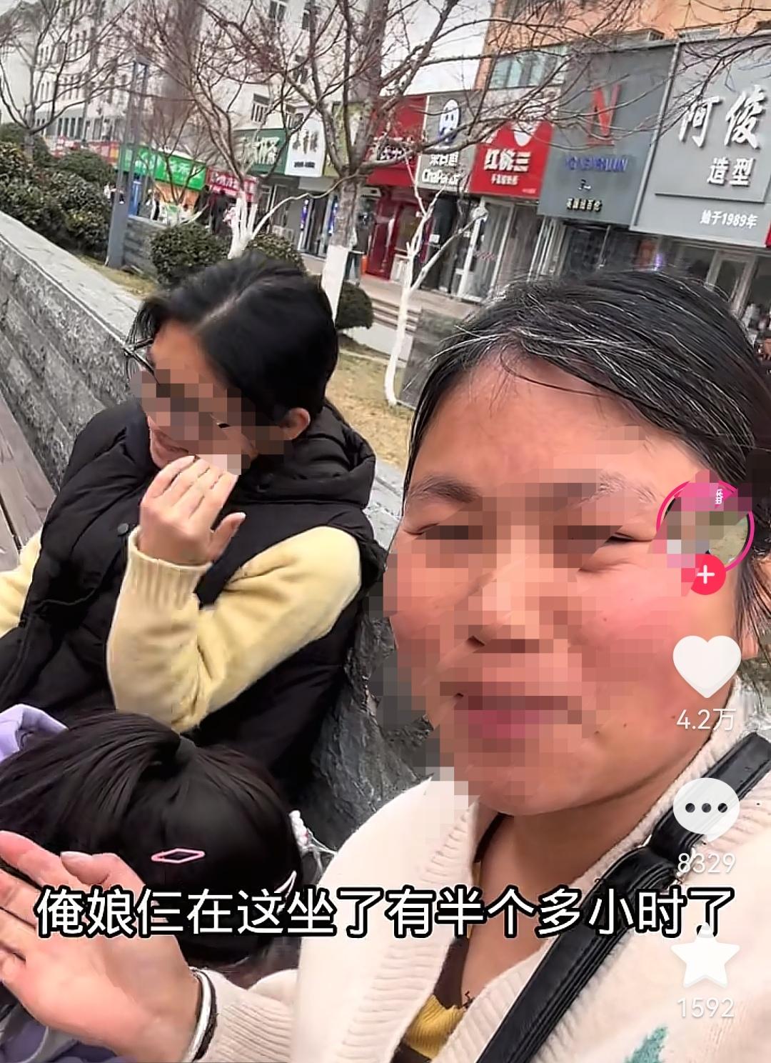 没人能想到，一双599块钱的鞋子，竟让一位母亲在店门口纠结了整整30分钟，这一幕