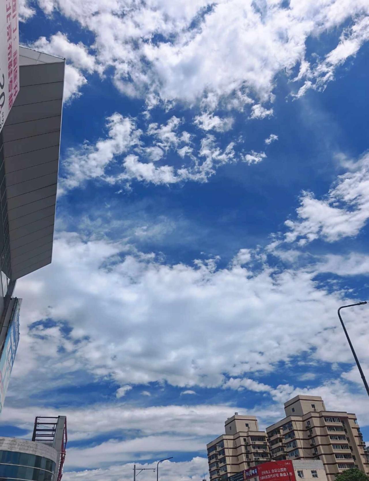 北京，蓝蓝的天，真的宜居了
北京 蓝天白云 蓝天 北京天气 北京宜居 北京本地人