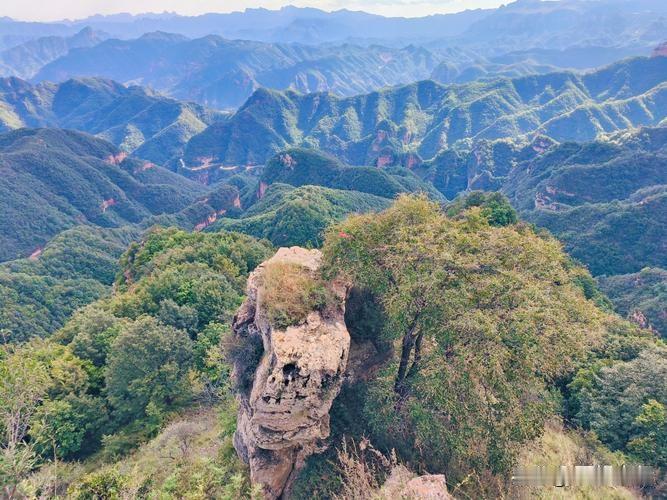 上联：出是山上山，求下联你们的下联是什么？