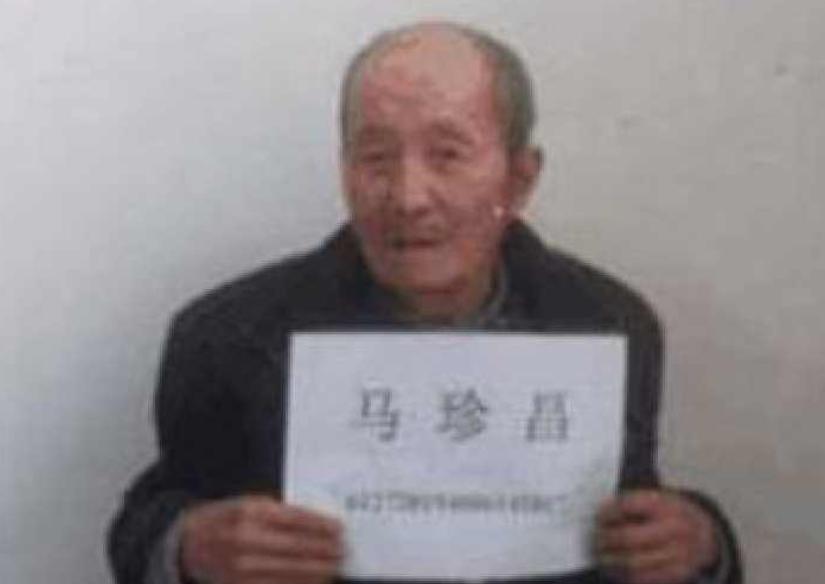 1991年，51岁的囚犯假装系鞋带，趁看守不注意越狱，但他没跑远，就躲在50里外