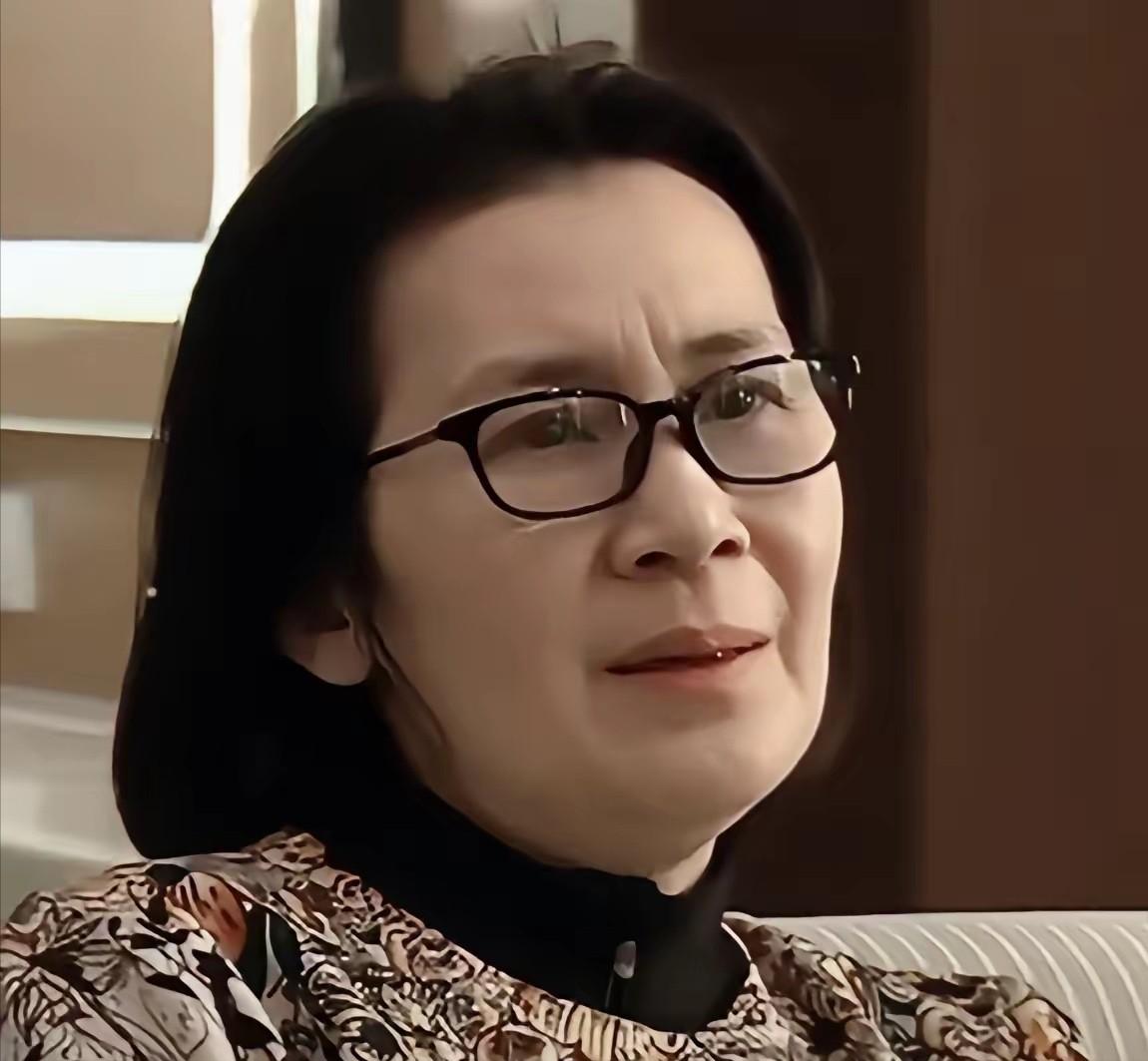 这是著名电影演员肖雄的近照。肖雄老师已从原空政文工团退休，目前在老家上海过退休生