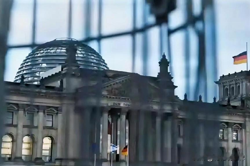 12月7日下午的最新消息，现在他来了，第五条：德国数万人抗议兵役改革，反对扩大国