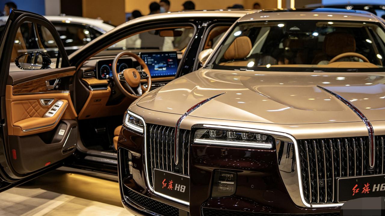 逛完2026成都车展，真心被全新红旗H7狠狠惊艳到！
 
说实话，以前我对老款红