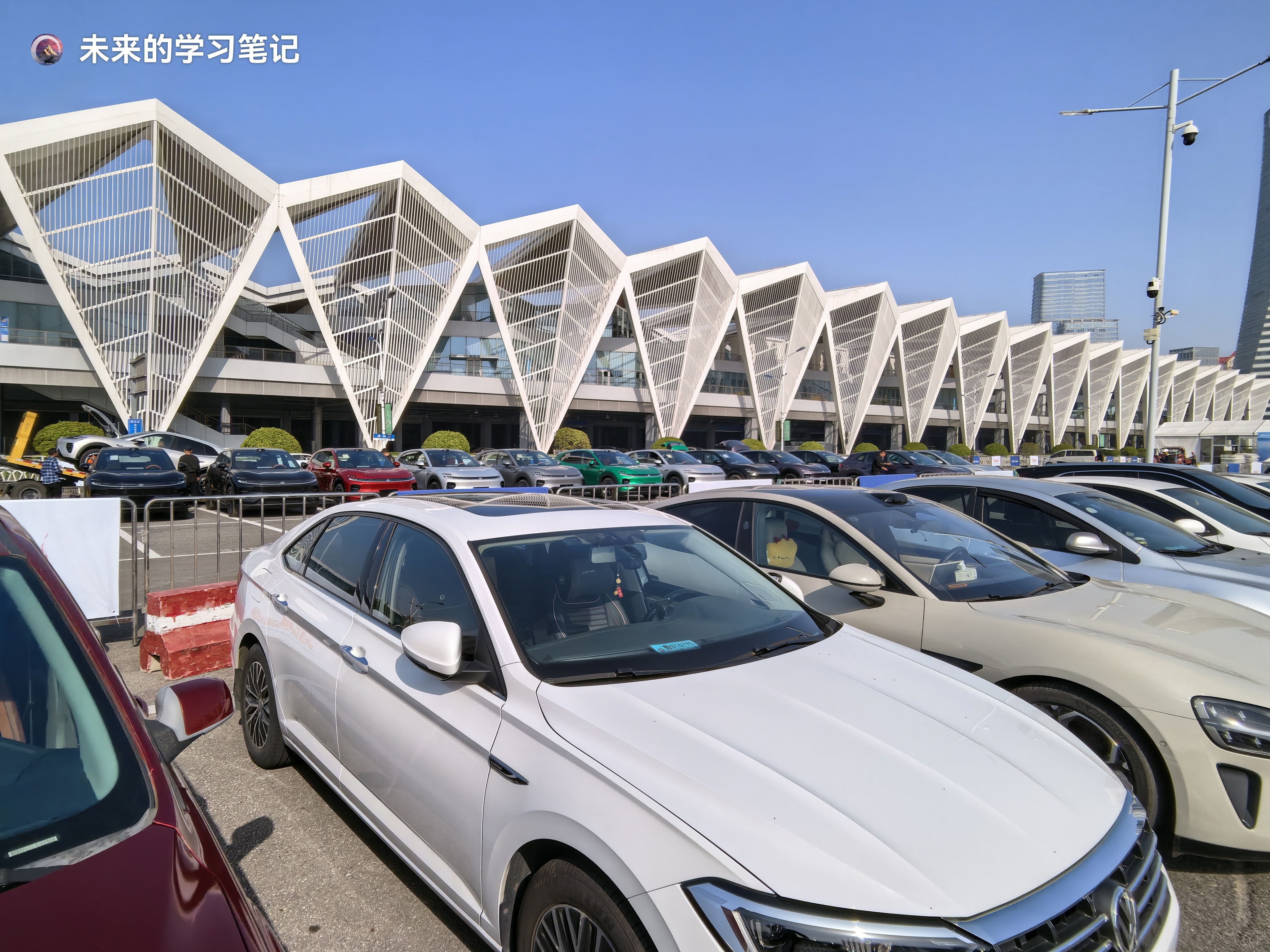 青岛的邮轮母港经常会有车企在这边搞活动，今天来转转，还看到了两家[酷] ​​​