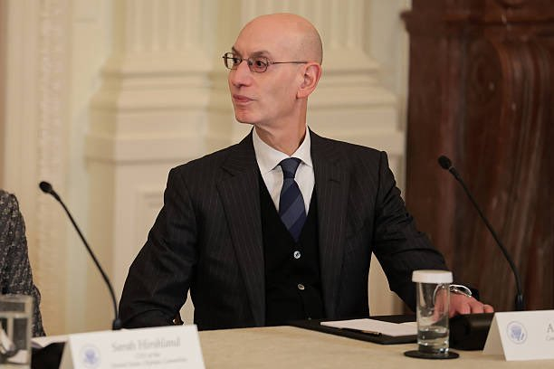 记者Chris Mannix报道，一个NBA匿名高管说，“肖华是有史以来最出色的