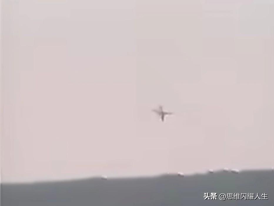 我仔细看了下昨天大俄摔掉的这架图-22M3（逆火-C）轰炸机，这从机头垂直俯冲的