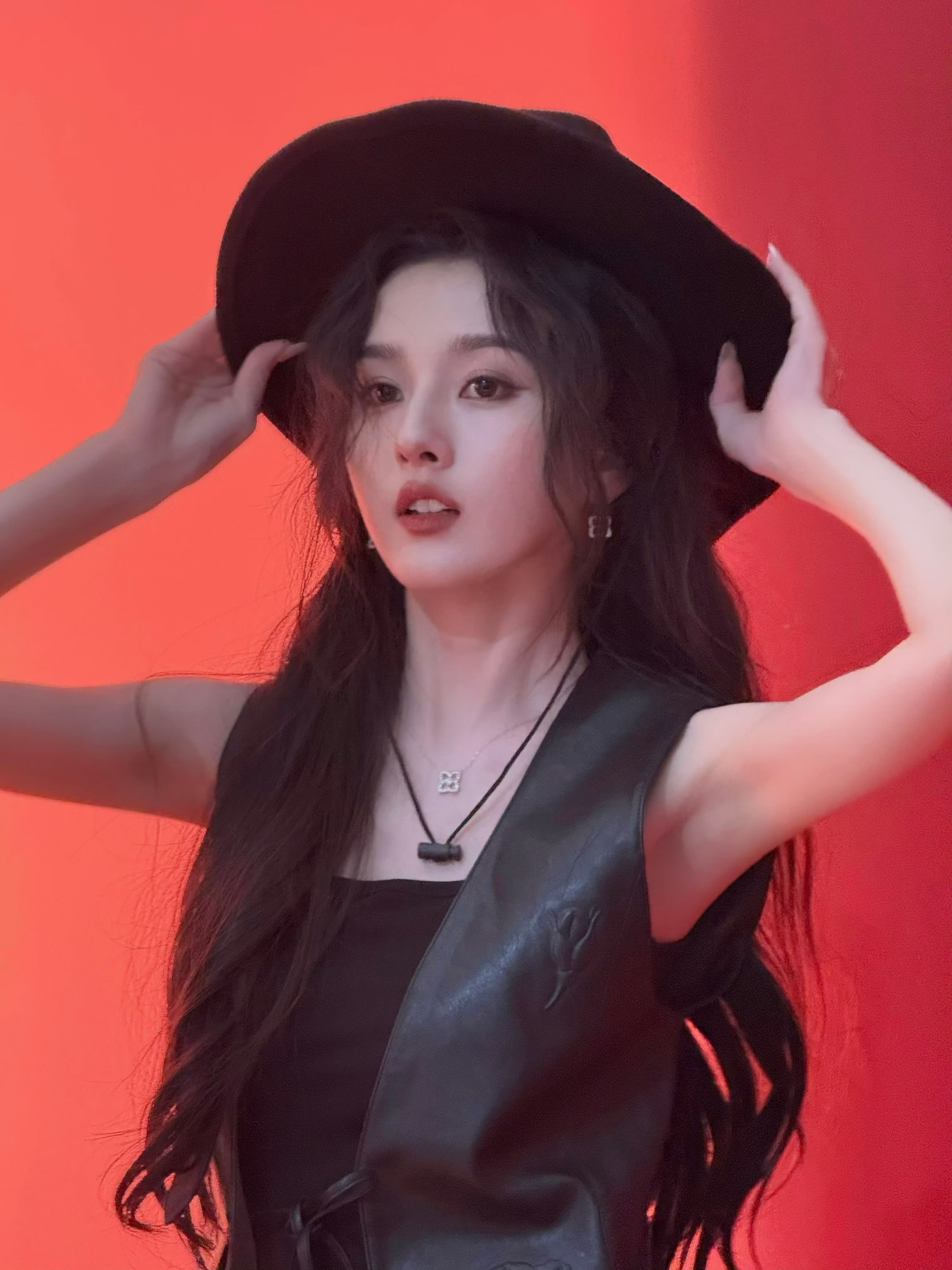 酷girl宋祖儿，西部牛仔风好飒！ 