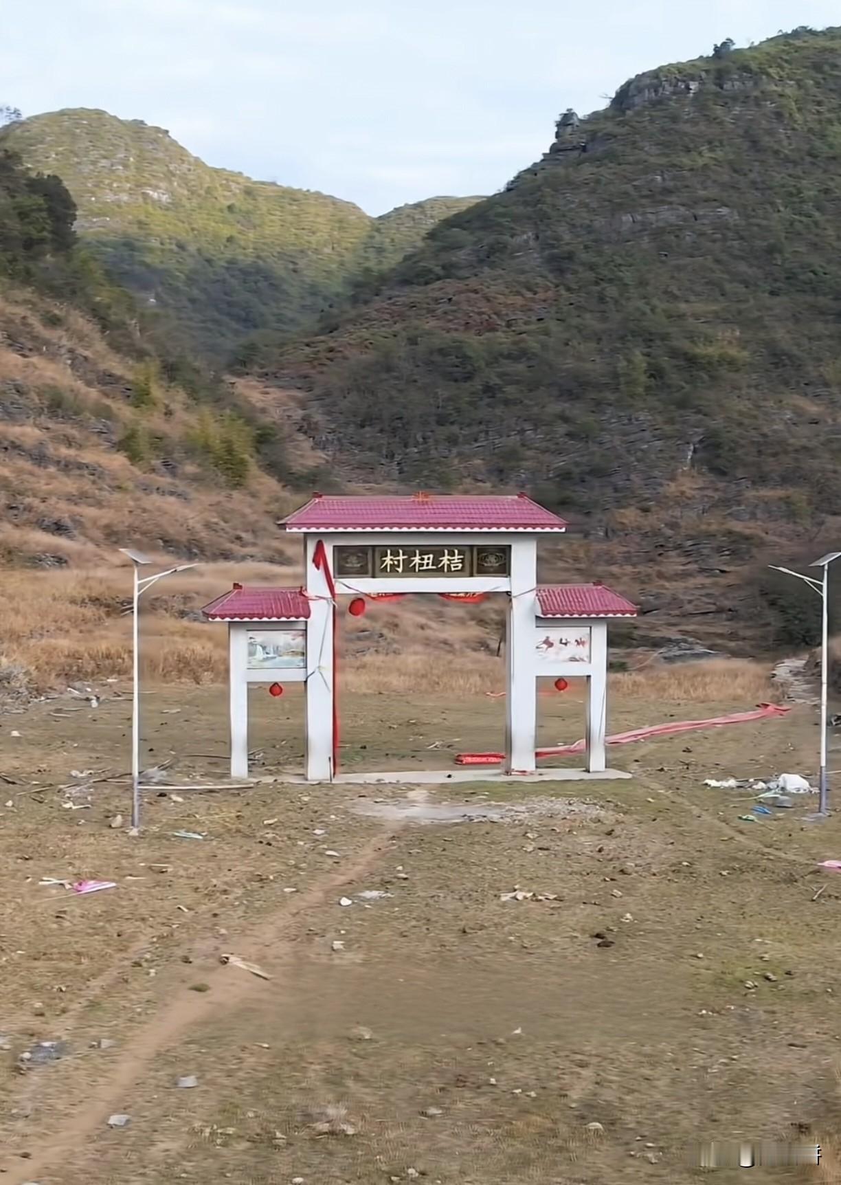 这里既然没有人住，为什么还要在这里建一个牌坊？这样做目的是什么？能起到什么作用？
