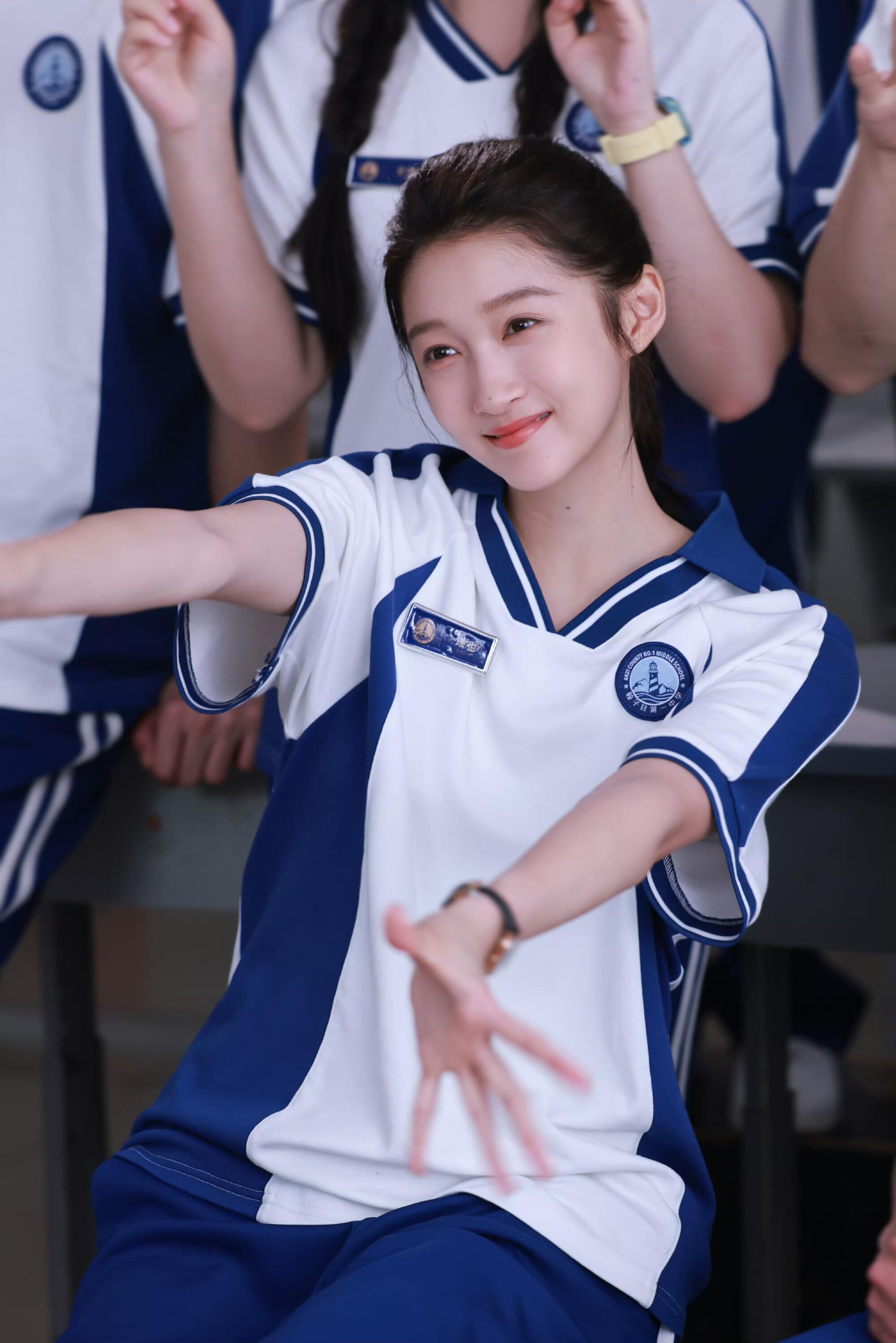 关晓彤 女高🫐 