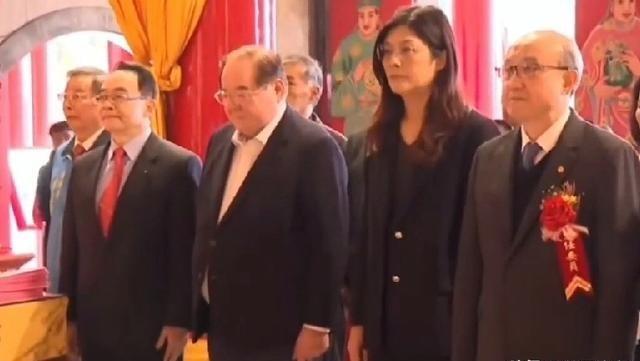 国民党主席郑丽文又来祈求玉皇大帝和吕洞宾助阵。2026年2月25日，农历正月初九