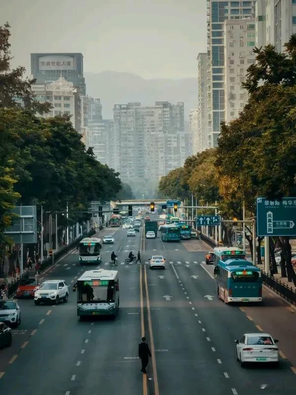 为家人打拼你吃过哪些苦 为家人打拼
吃过的苦
如繁星般数不清
打拼伊始
兜里常只