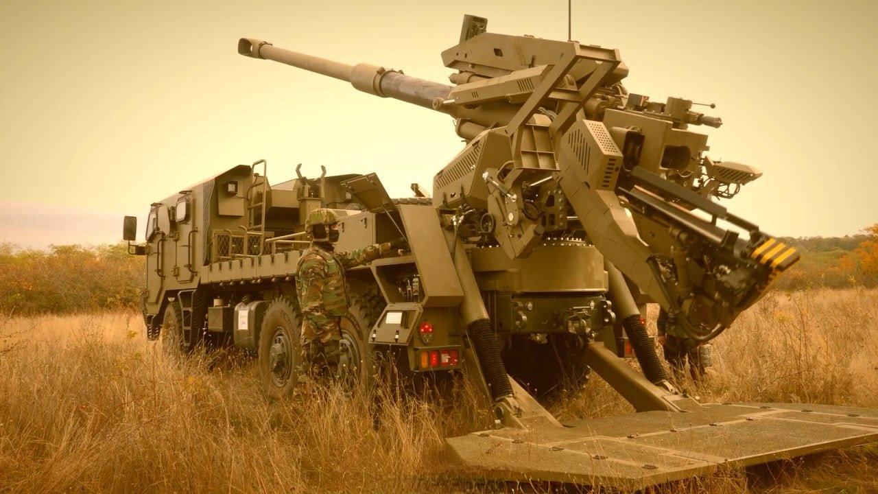 以色列ATMOS型155毫米轮式自行火炮，基于Tatra 6x6卡车底盘制造，现