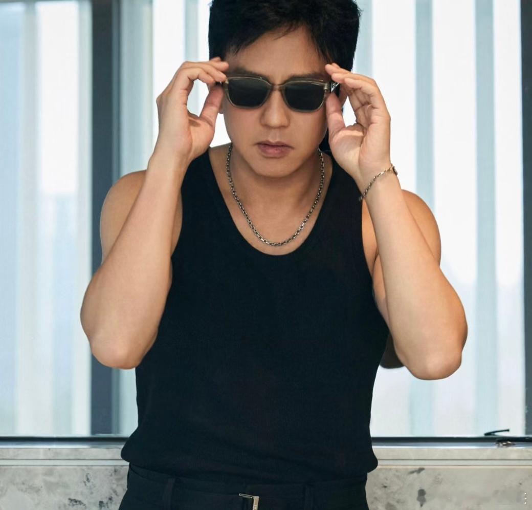 邓超帅成这样孙俪负全责，好的婚姻就是两个人状态越来越好吧，超哥帅出来了新高度 