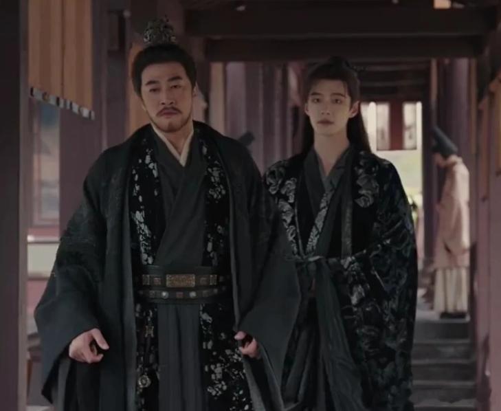 何与你怎么穿何润东衣服何与你怎么穿何润东衣服，与少你怎么穿品如衣服哈哈哈哈哈何与
