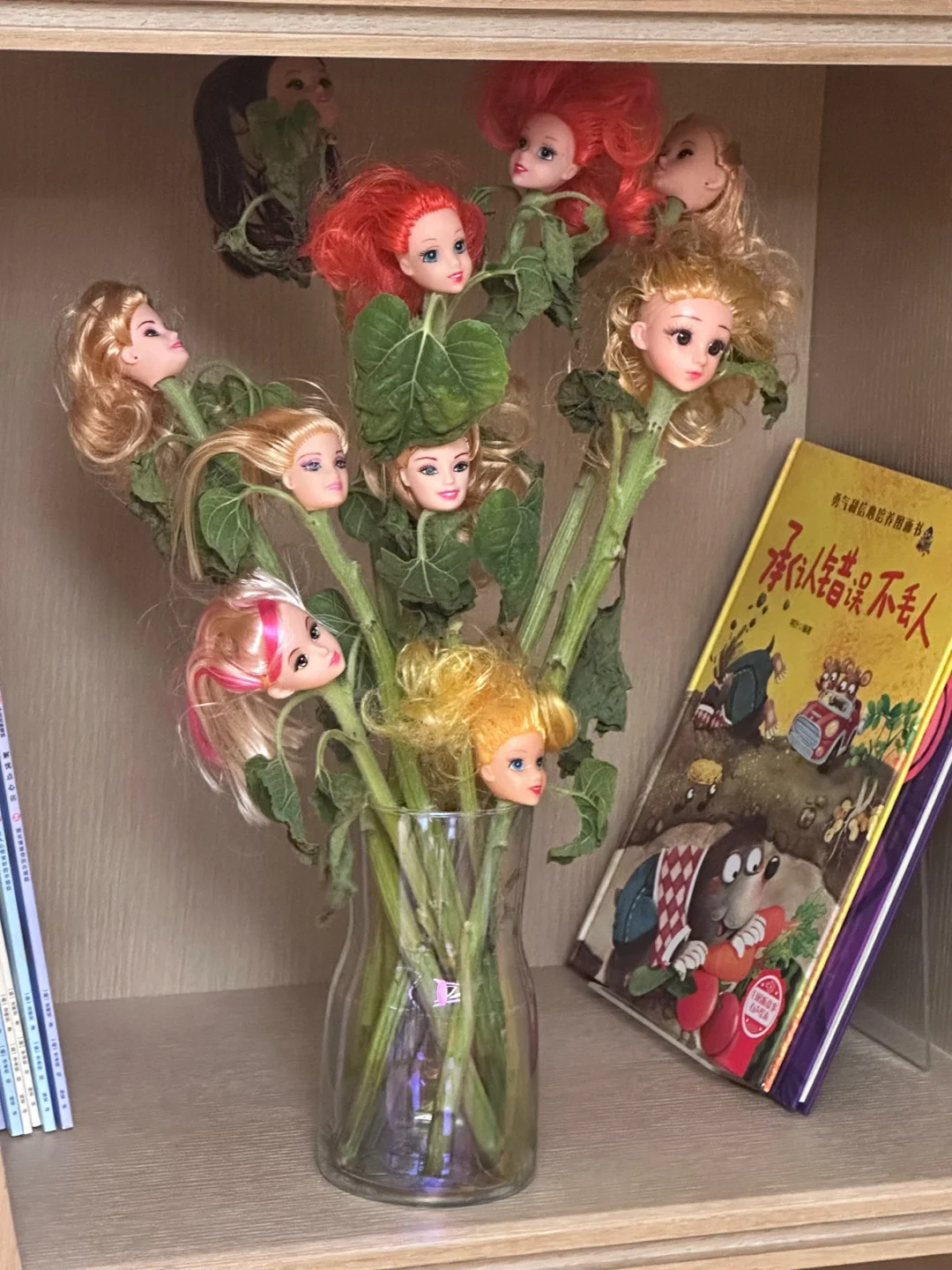 小侄女上插花课的第一天…..