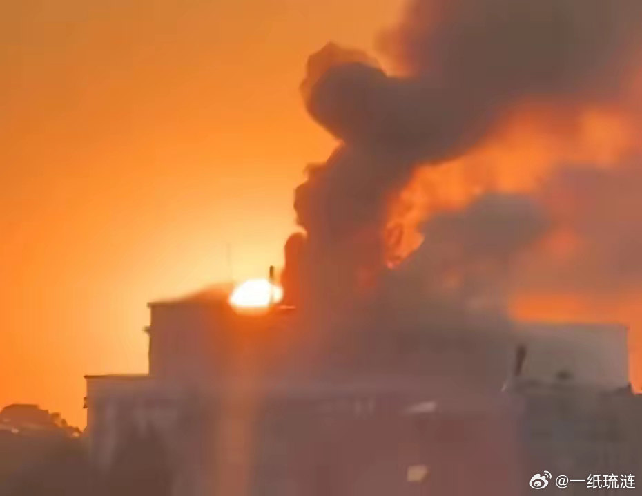 真让人目瞪口呆：仗打了三年多，莫斯科头一次把导弹对准乌政府的办公楼群。按常理，这
