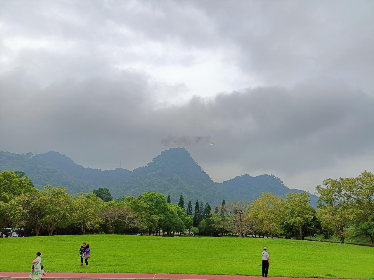 五一假期怎么过？当然是游山玩水，吃吃喝喝啦！你不会还在家里蹲吧？[哈哈] ​​​