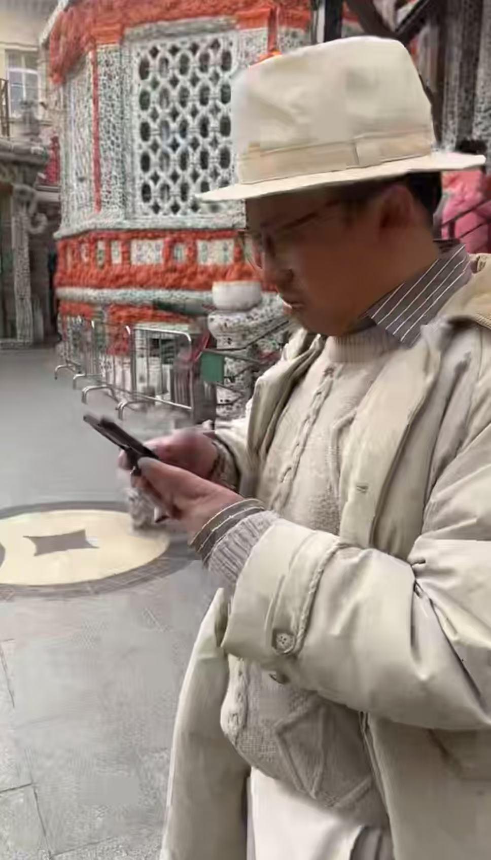 老舅躲催婚带外甥一起跑路谁过年还没个躲催婚的亲戚？老舅这招“拖家带口式跑路”绝了