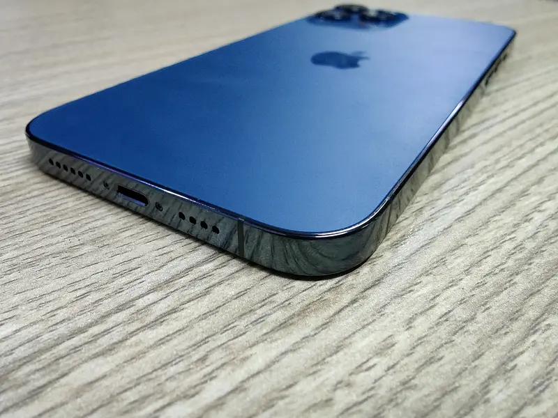 2025年手机江湖标准版争霸那些事
买手机选标准版还是Pro版啊 这几年成了大家