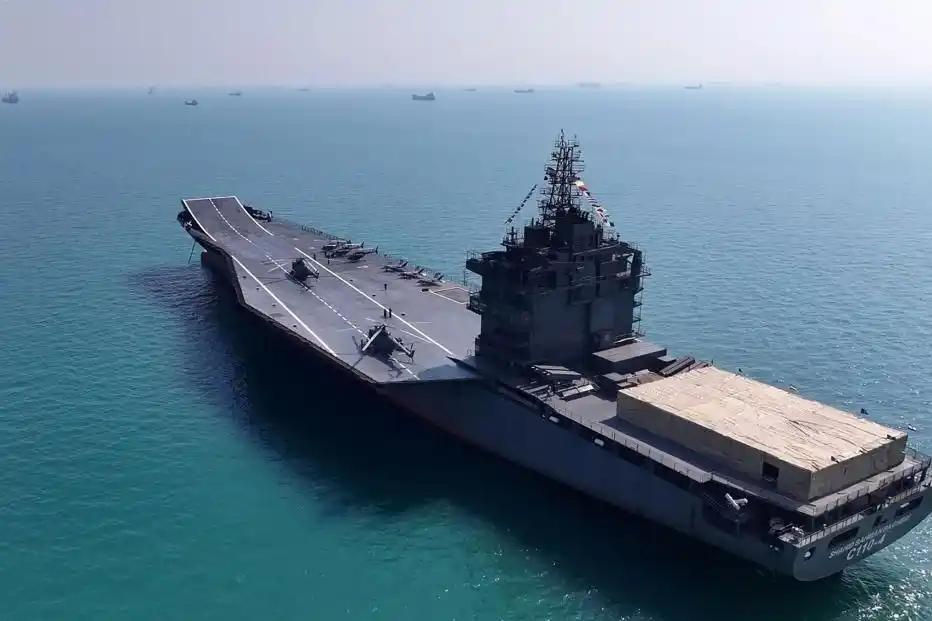 伊朗海军核心水面舰艇几乎已经全军覆没了，用货轮改的无人机航母“沙希德·巴盖里”号