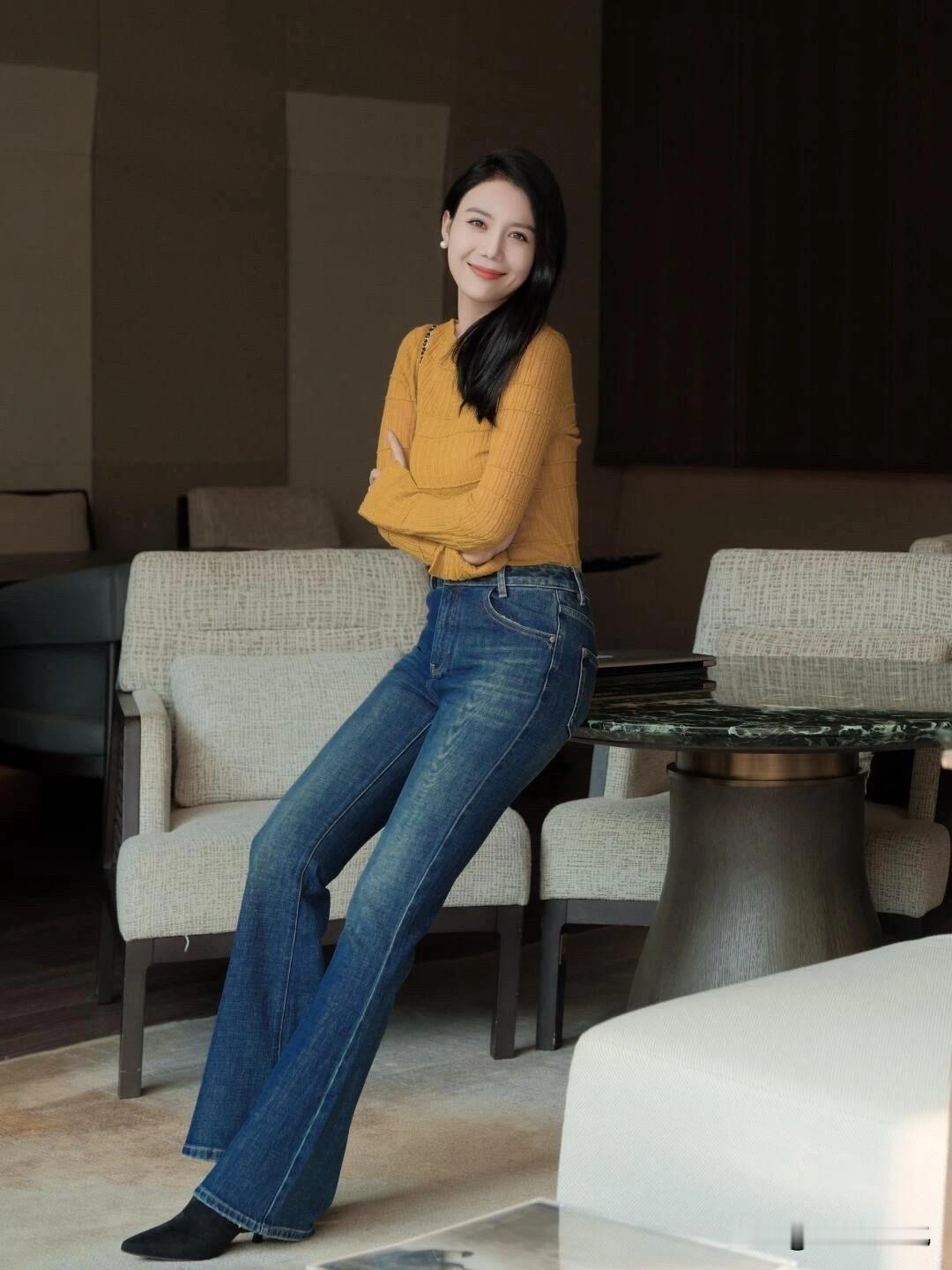 牛仔穿搭拍照灵感｜8个优雅pose，让姐姐们分分钟拍出知性与气质！[比心][比心