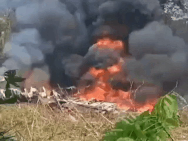 当地时间3月23日，哥伦比亚空军一架C-130运输机在普图马约省莱吉萨莫港坠毁。