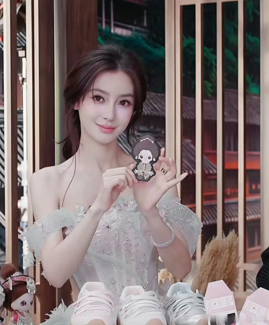 Angelababy×鞠婧祎同天直播状态！两大颜霸你更吃谁？ 
